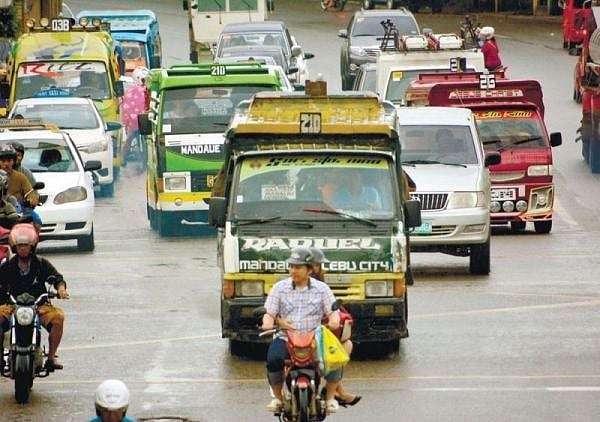 Cebu Government Distributes Rice Subsidies to Jeepney Drivers Amid Fuel Crisis