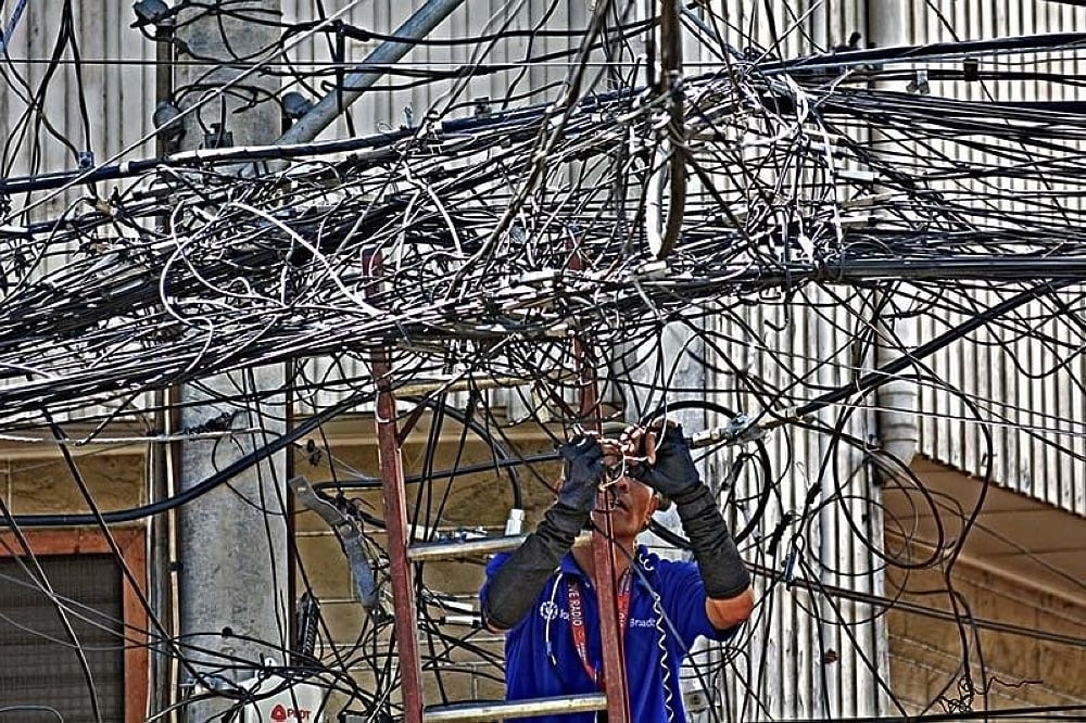 Mandaue City Councilor Urges Action on Dangerous Dangling Cables