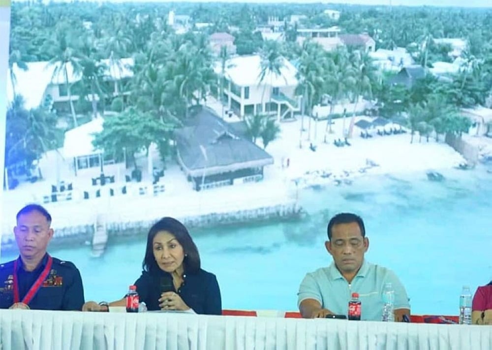 Owners given 2 weeks to demolish structures within easement, foreshore