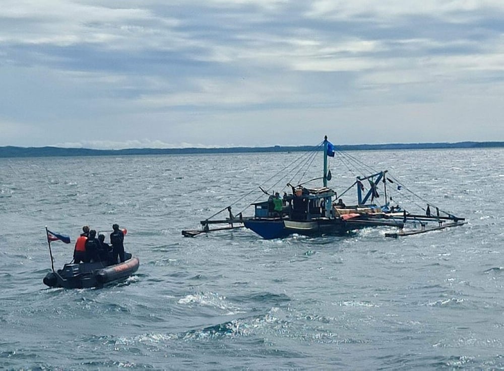 PCG, BFAR apprehend trawler vessel for illegal fishing