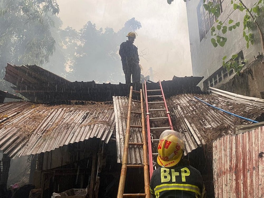 Unattended lamp causes Labangon fire
