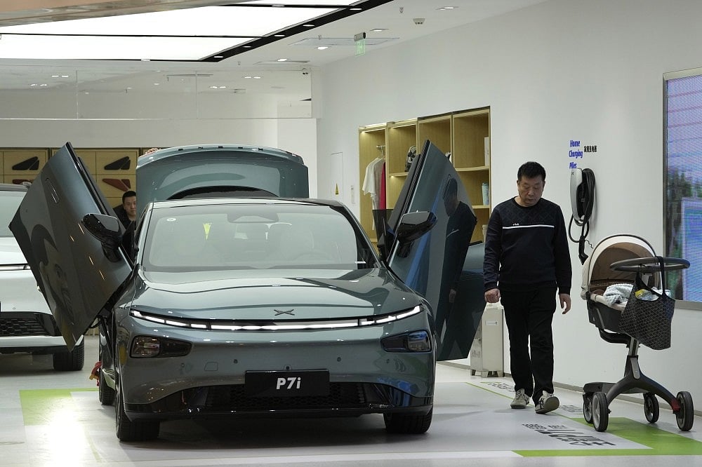China auto show highlights intense electric car competition