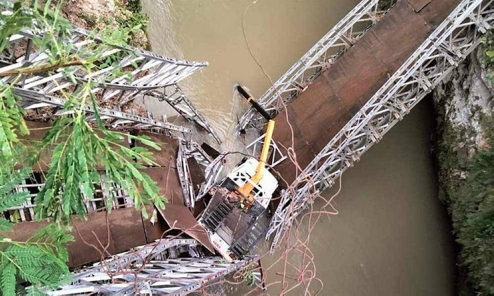 5 die, 2 hurt in Marilog bridge collapse: Tragic accident leaves seven ...