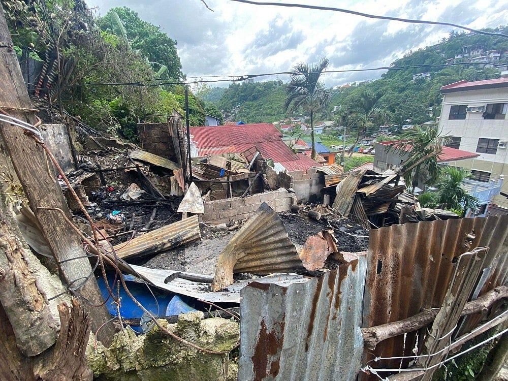 Fire Engulfs House In Lahug