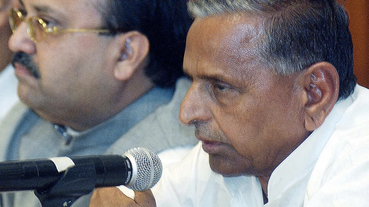 Amar Singh and Mulayam Singh Yadav (SEBASTIAN D’SOUZA/AFP/Getty Images)