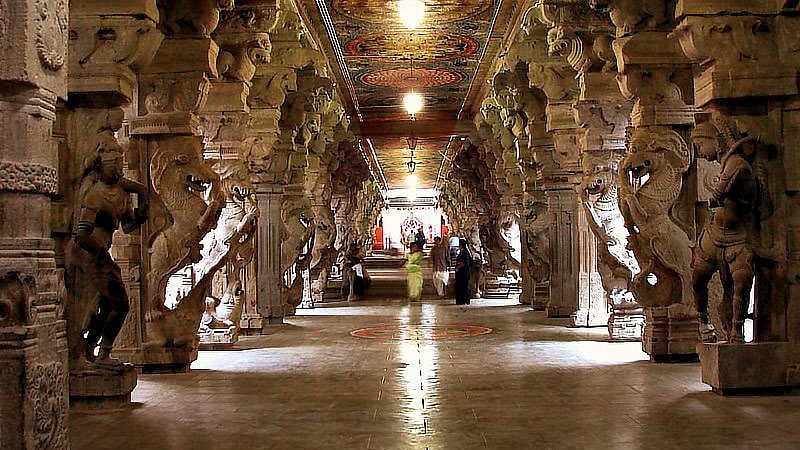 The corridors of Meenakshi Amman Temple