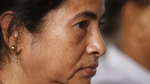 Bengal Chief Minister Mamata Banerjee turns irate when her flights get a delayed landing even if the delay is insignificant. (Subhankar Chakraborty/Hindustan Times via Getty Images)