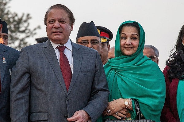 Nawaz Sharif and his late wife (Omar Havana/Getty Images)