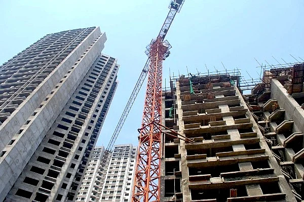 One of the many sectors that is asphyxiating is real estate.&nbsp;