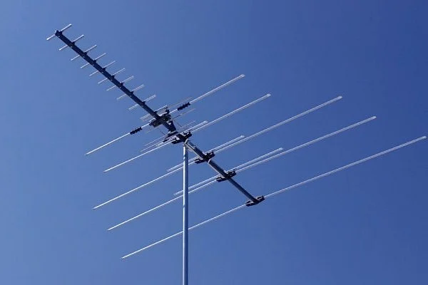 TV Antenna (Pluton16/Wikipedia)