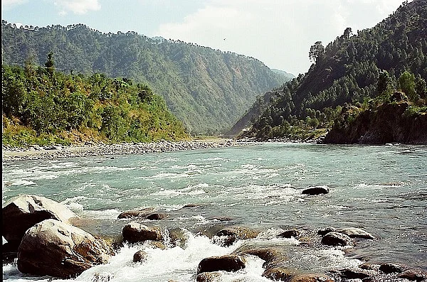The Ravi river flowing near Chamba, Himachal Pradesh. (Pic via Wikipedia)