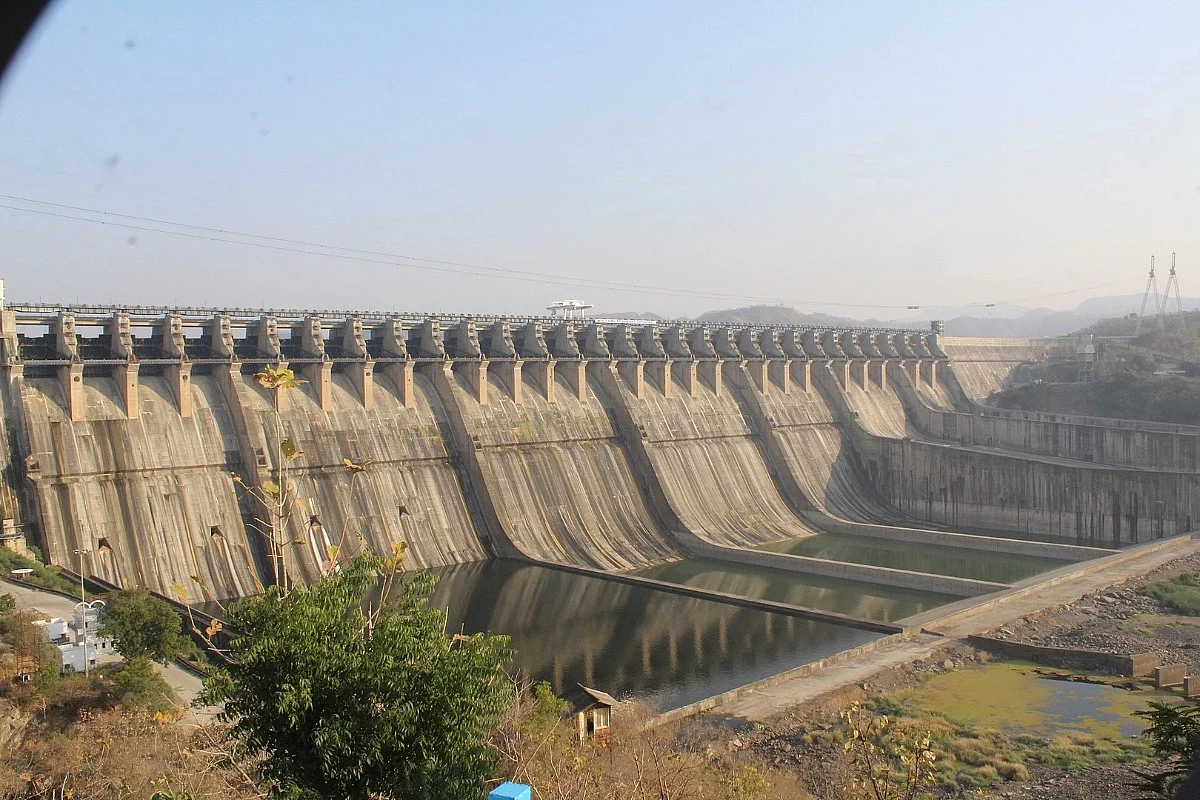 Sardar Sarovar Dam (Pic via Wikipedia)