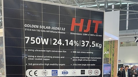 Golden Solar presented its latest HJT module with 0BB configuration and silver-coated copper metallization technology based on 210.6 mm wafers. (Photo Credit: TaiyangNews)
