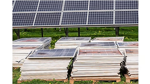 Proposed oxidative liquefaction process for recycling end-of-life photovoltaic modules and recovering valuable materials. 