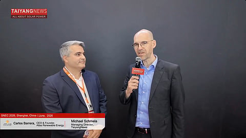 Michael Schmela (right) of TaiyangNews speaks with Carlos Barrera (left), CEO of Atlas Renewable Energy, during SNEC 2026 in Shanghai. (Photo Credit: TaiyangNews)
