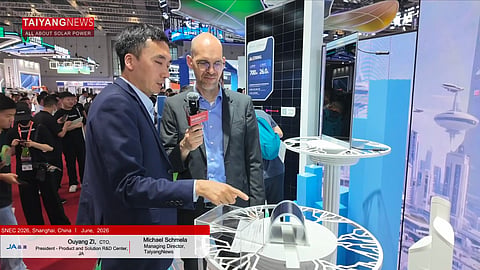 Ouyang Zi (left), CTO and President of the Product & Solution R&D Center at JA, discusses the company's latest solar and storage technologies with TaiyangNews Managing Director Michael Schmela (right) at SNEC 2026.