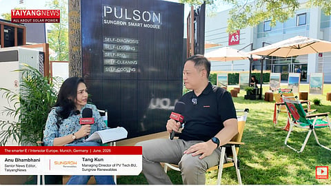 Tang Kun (right), Managing Director of the PV Tech Business Unit at Sungrow Renewables, discusses the company's Pulson smart module with Anu Bhambhani (left), Senior News Editor at TaiyangNews, during Intersolar Europe 2026. 