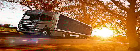 Solar panels in truck trailers are expected to save a lot of fuel. In Sweden, there is enough sunlight from spring to autumn to generate energy and although the sun is weak except during summer, there are more hours of sunlight. During the rest of the year, there is insufficient sun in Sweden. By contrast, southern Spain has 80 percent more hours of sunlight. (Photo Credit: Scania)