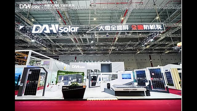 Elevating Performance Standard: DAH Solar Upgraded FullScreen 4.0 Module