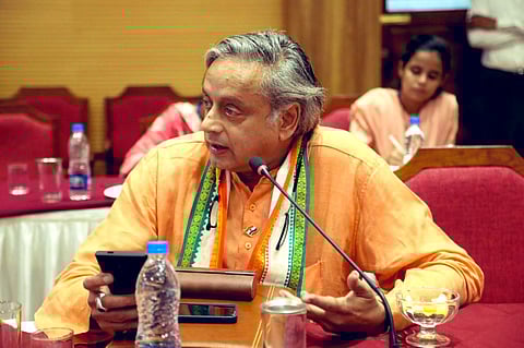 காங்கிரஸ் தலைமையுடன் கருத்து வேறுபாடு: உண்மையை ஏற்ற சசிதரூர் எம்பி