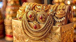 The price of gold in Chennai has dropped by Rs.1360 per sovereign in a week