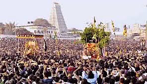 Kandha Shasthi Festival began with Yagasalai Pooja at Subramaniam Swamy Temple in Tiruchendur