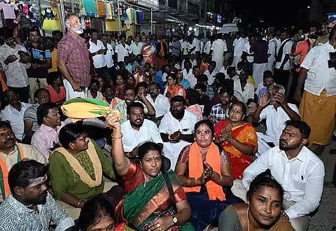 Tensions continue DMK government stubbornly refuses to implement High Court order to light the lamp at Thiruparankundram 