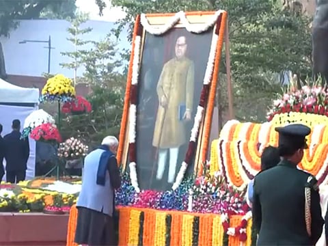 Ambedkar's death anniversary, President , Vice President, Prime Minister Modi paid floral tributes 