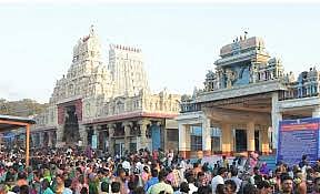 Madurai High Court sent a notice to HRCE in a case seeking a change in temple darshan fees by asking people to pay for it
