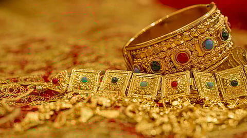 Gold prices rise to $ USD 5600 – China investors are increasing their investments with Gold here is full details in Tamil