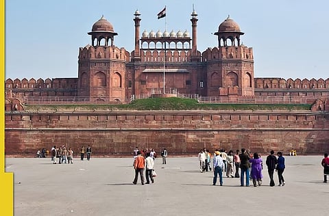 Intelligence agencies warned Lashkar-e-Taiba terrorist organization is planning to carry out bomb blasts in Delhi 
