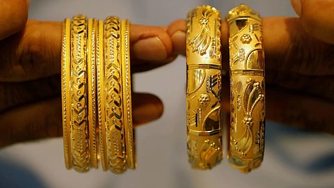 Today Gold Price: Gold hits peak on first day of the week: Rs. 1440 increase per sovereign!