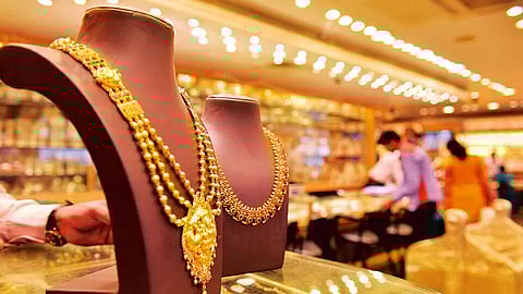 TODAY'S GOLD RATE : Gold, which rose in the morning, has fallen again do you know the price per gram?