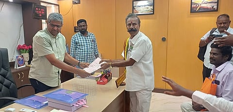 "Election King" Padmarajan files nomination for 253rd time: Petition to contest from Mettur

