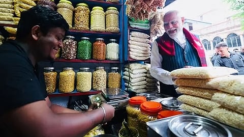 Rs 1.11 Lakh for a Rs 10 Note Given by PM Modi? Rumors Surrounding Jhalmuri Vendor Put to Rest!