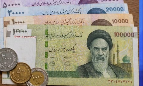  Prolonged war: Iran's currency plunges to its lowest level ever.
