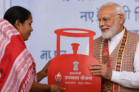 Fuel shortage reason: Ujjwala Yojana scheme, number of subsidized cylinders reduced from 9 to 4, central government
