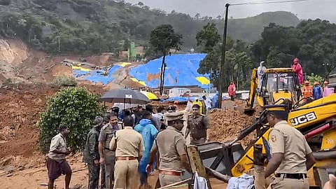  Wayanad Landslide: Human error cited as the cause; ₹5 lakh financial aid announced; Cm assures a proper inquiry.