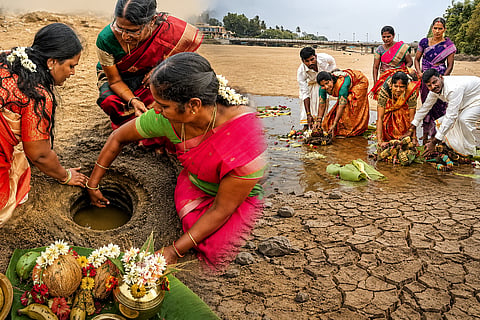 Dried-up Cauvery; digging a spring for Aadi Perukku worship—Delta residents in distress