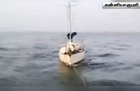 குமரி அருகே இரவு முழுவதும் நடுக்கடலில் நங்கூரமிட்டபடி படகில் சிக்கித் தவித்த நெதர்லாந்தைச் சேர்ந்தவர் மீட்பு