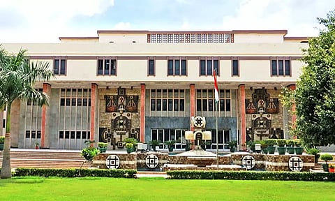 டெல்லி உயர்நீதிமன்றத்தில் இன்று அதிமுக வழக்கு