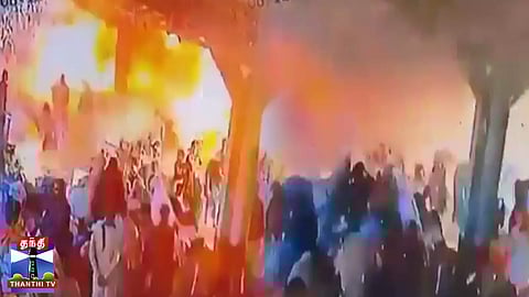 பாகிஸ்தான் நாட்டில் ஏற்பட்ட குண்டு வெடிப்பில் சிக்கி 21 பேர் உயிரிழப்பு... அதிர்ச்சி காட்சிகள் வெளியீடு