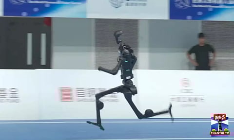 400 மீட்டர் தொடர் ஓட்டம்- சீன ரோபோக்கள் வெற்றி