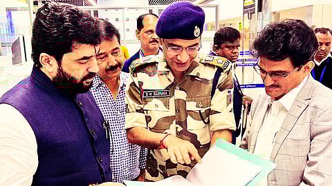 Union Minister Murlidhar Mohol at Pune Airport