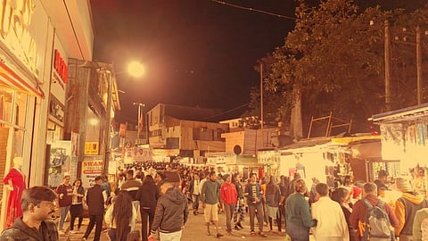 Mahabaleshwar market crowd