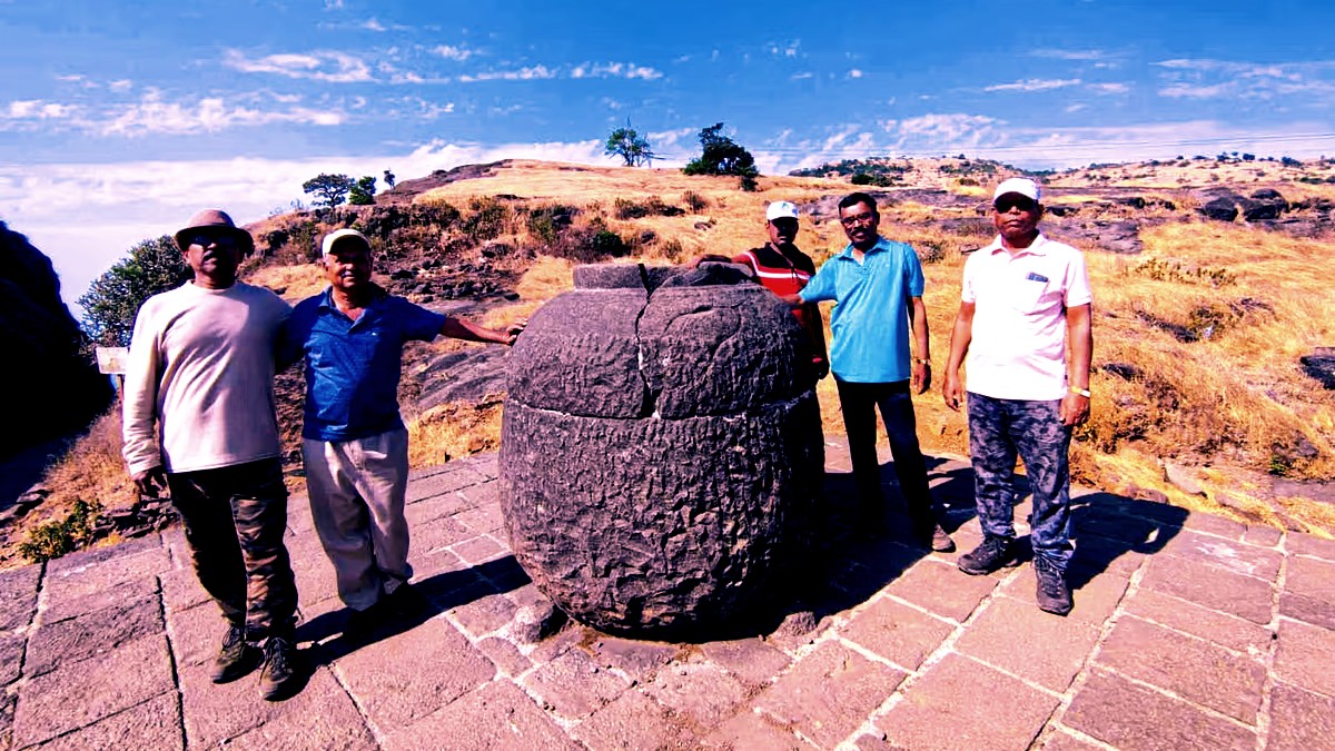 Bhor Teachers Conquer Three Forts in a Day-Long Trek