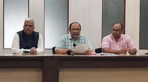 Vijay Kumbhar (L) and Sarang Yadwadkar (M)