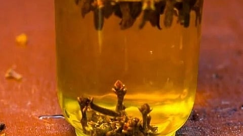 Drinking clove water