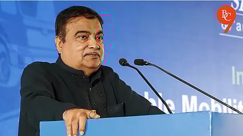 Nitin Gadkari Stuck in Pune Traffic