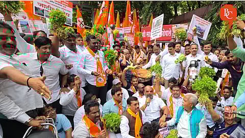 Shiv Sena Protests Outside Hadapsar-Mundhwa Ward Office Over Poor Civic Services